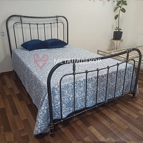  Кованая кровать Мальта 140х200 (в наличии с двумя спинками и крюками)