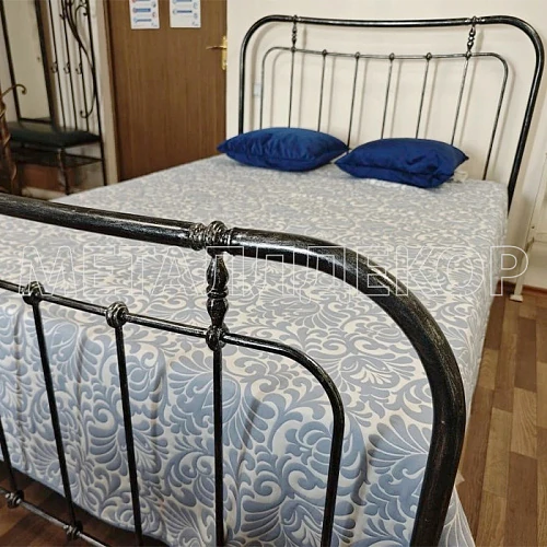  Кованая кровать Мальта 140х200 (в наличии с двумя спинками и крюками)
