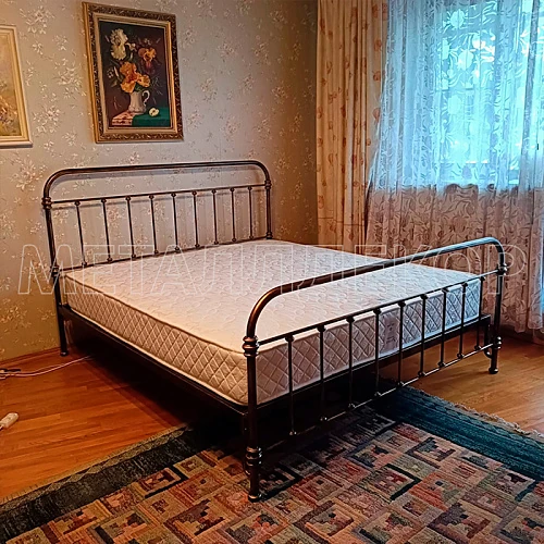 Кованая кровать дизайнерская Лофт Моста с двумя спинками и крюками