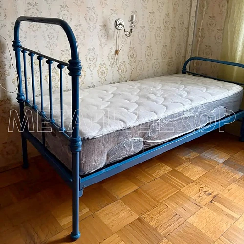 Кованая кровать дизайнерская Лофт Моста с двумя спинками и крюками