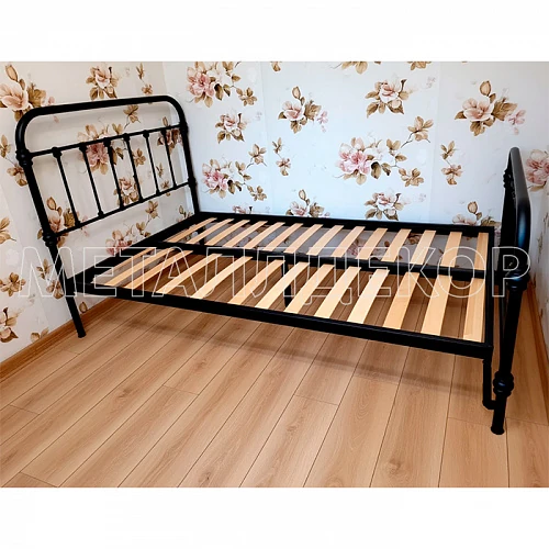 Кованая кровать дизайнерская Лофт Моста с двумя спинками и крюками