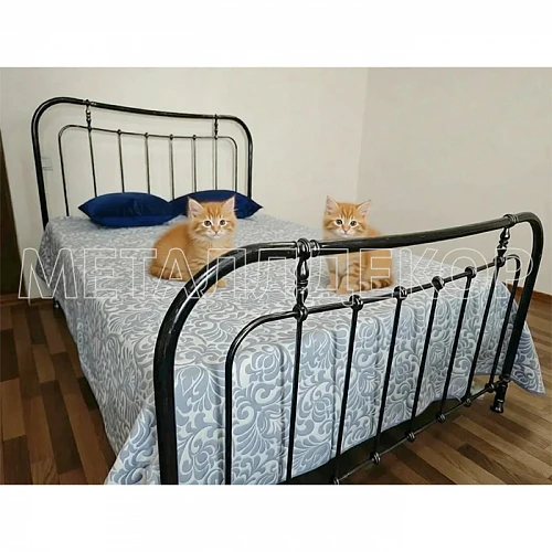  Кованая кровать Мальта 140х200 (в наличии с двумя спинками и крюками)