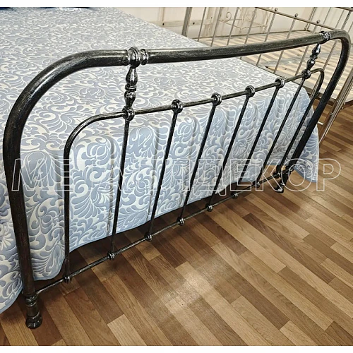  Кованая кровать Мальта 140х200 (в наличии с двумя спинками и крюками)